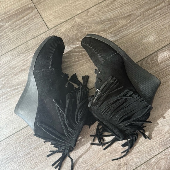 Minnetonka Black Lace-Up Fringe Wedge Booties - Picture 10 of 15